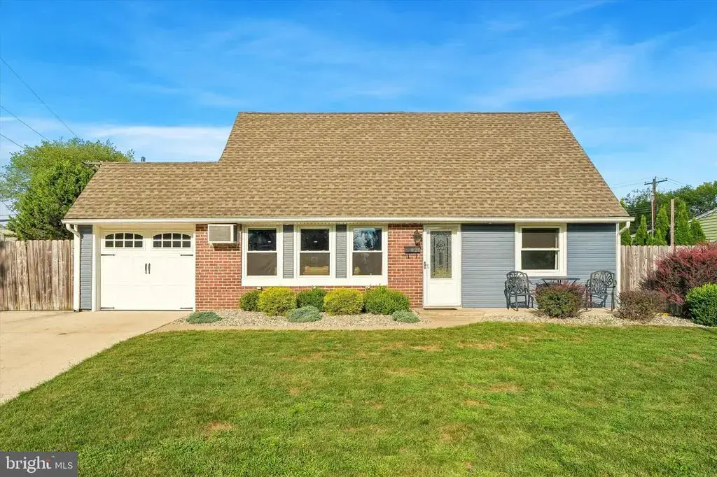 20 Kindle Ln, LEVITTOWN