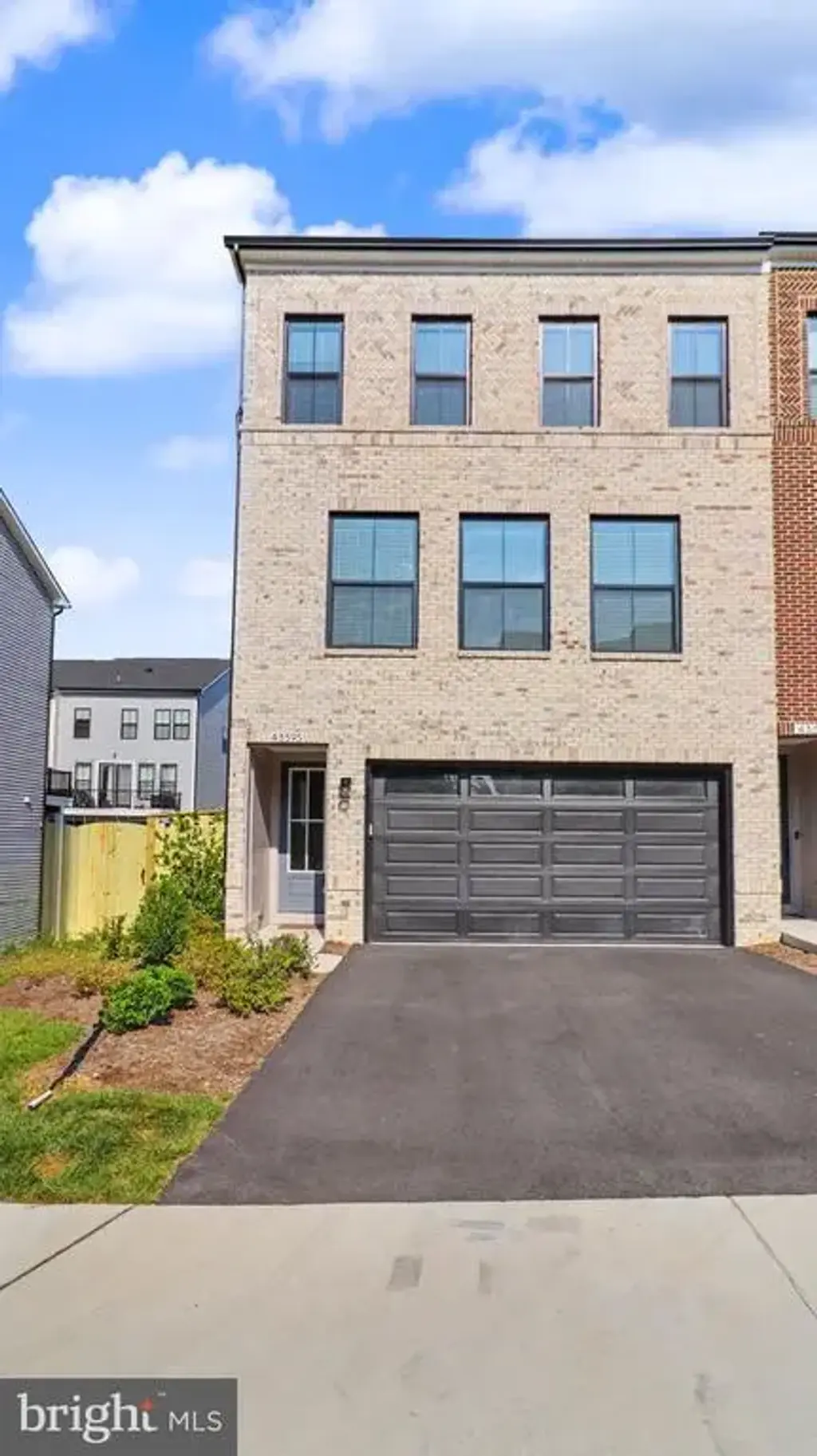 43595 Farringdon Sq, BROADLANDS