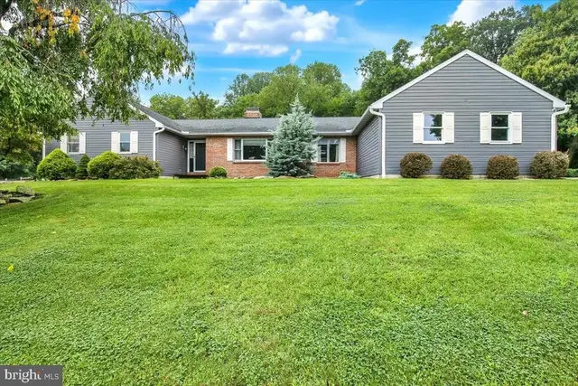 12 Schoolhouse Ln, Fleetwood