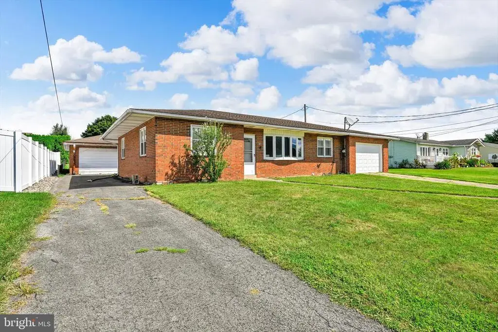 708 W Maple St, VALLEY VIEW