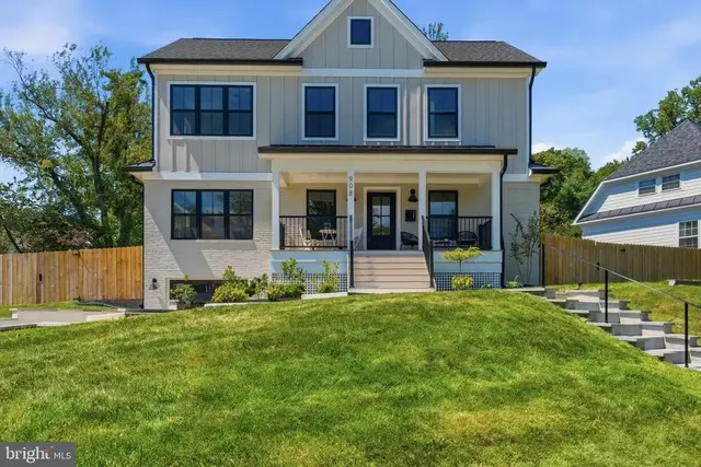 908 W Taylor Run Pkwy, Alexandria