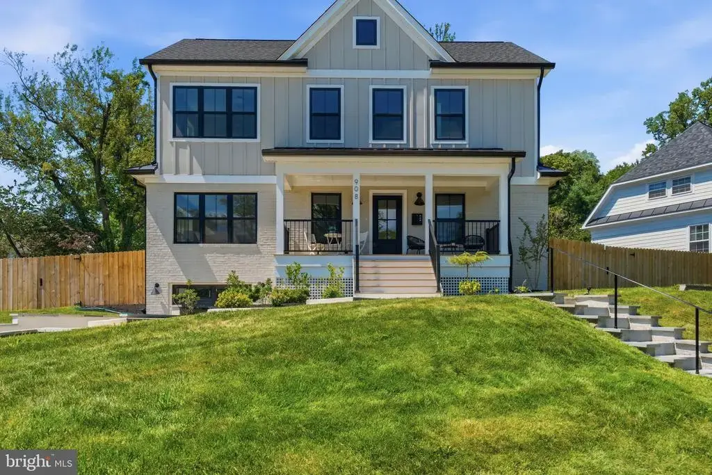 908 W Taylor Run Pkwy, ALEXANDRIA