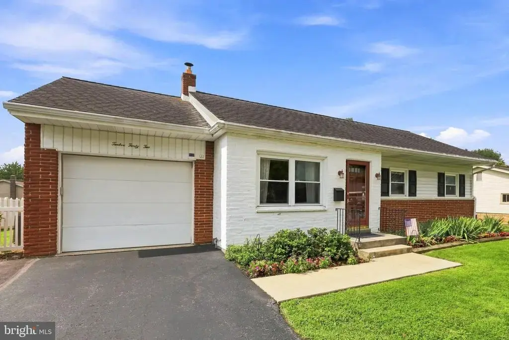 1242 Marie Ave, EPHRATA