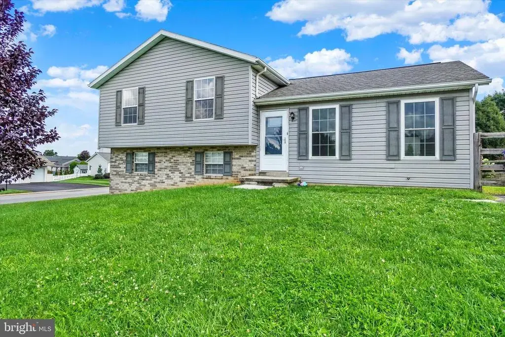 131 Switchpoint Dr, STEWARTSTOWN