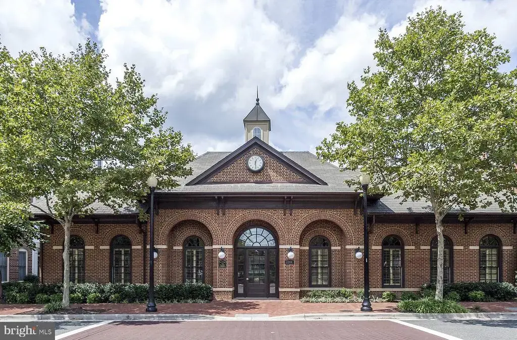702 Rose Sq, ALEXANDRIA