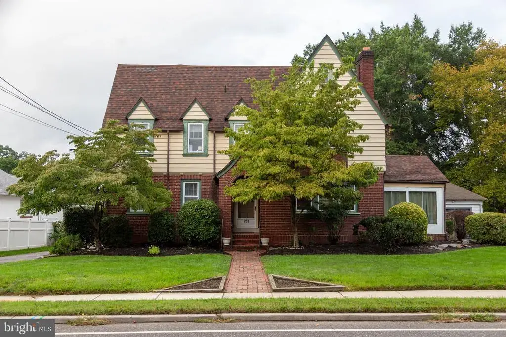 250 Delaware St, WOODBURY