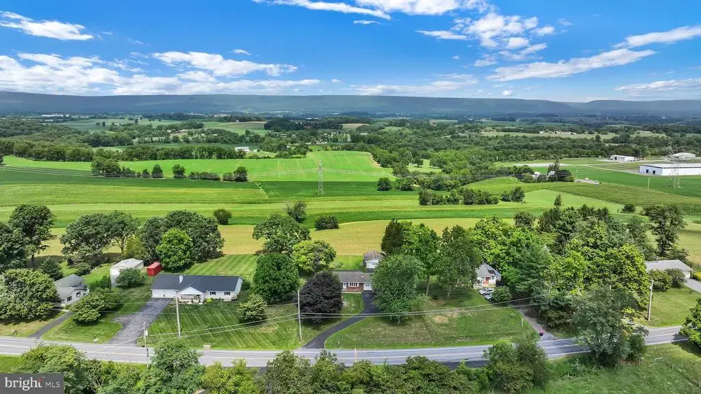 595 New Schaefferstown Rd, BERNVILLE