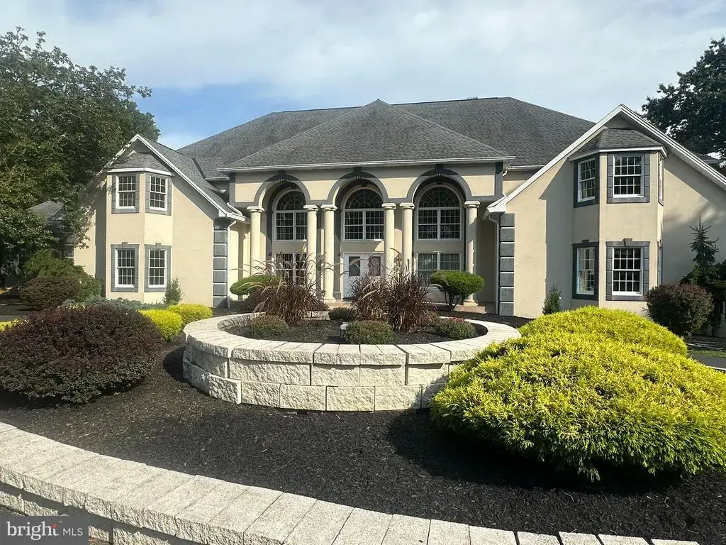 2390 Forest Hills Dr, HARRISBURG