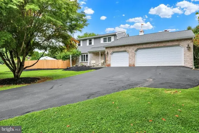 7426 Hillock Ln, Reading