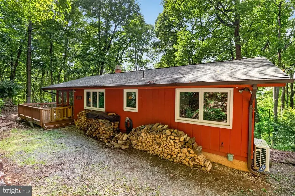 261 Rocky Spring Ln, LINDEN
