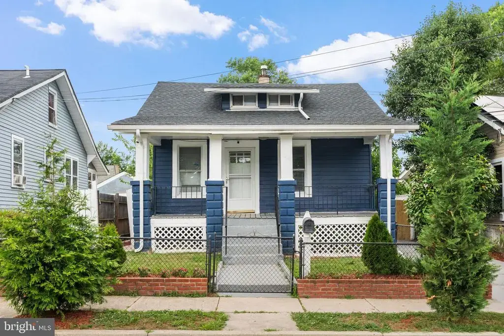 4004 Lawrence St, BRENTWOOD
