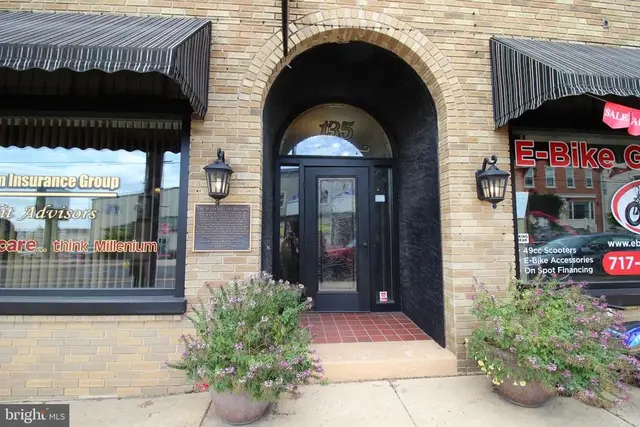 135-2 E Main St, New Holland