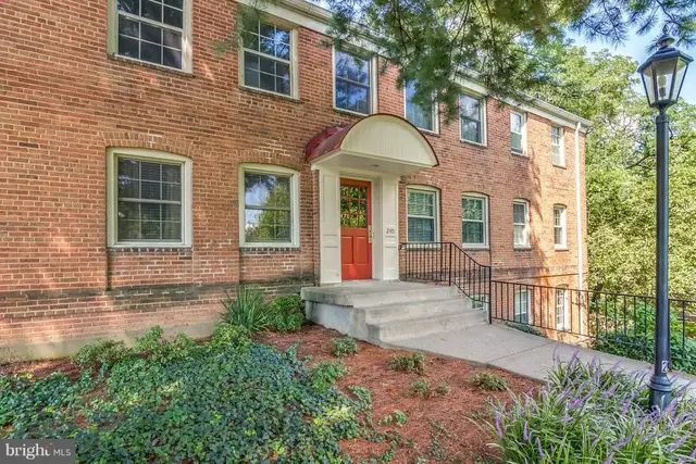 2401 Arlington Blvd #102-b, Arlington