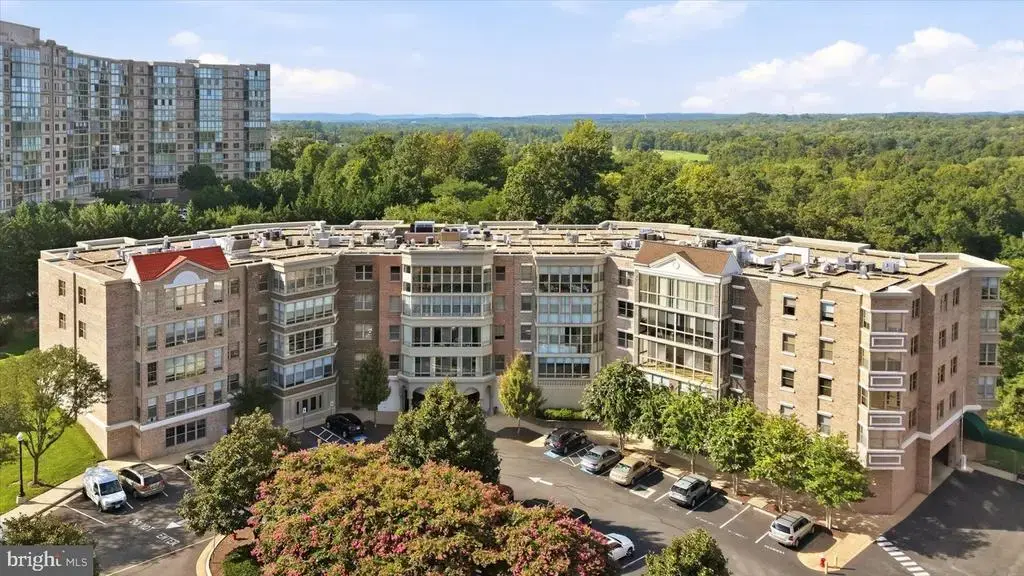19350 Magnolia Grove Sq #208, LEESBURG