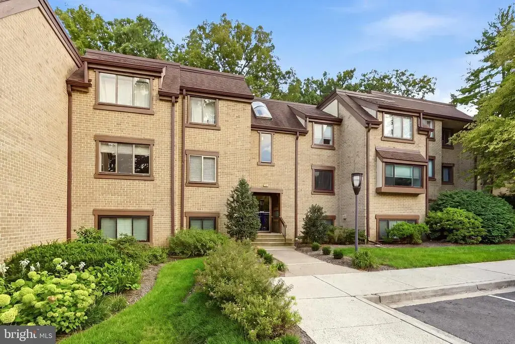 1643 Parkcrest Cir #301, RESTON