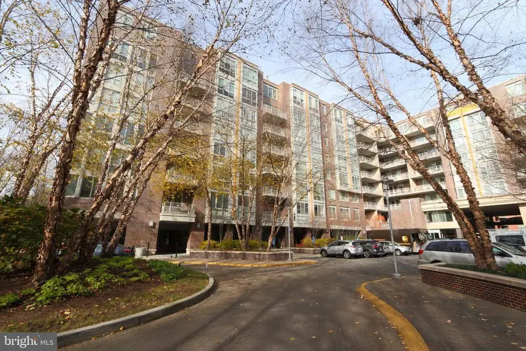 513 W Broad St #713, FALLS CHURCH
