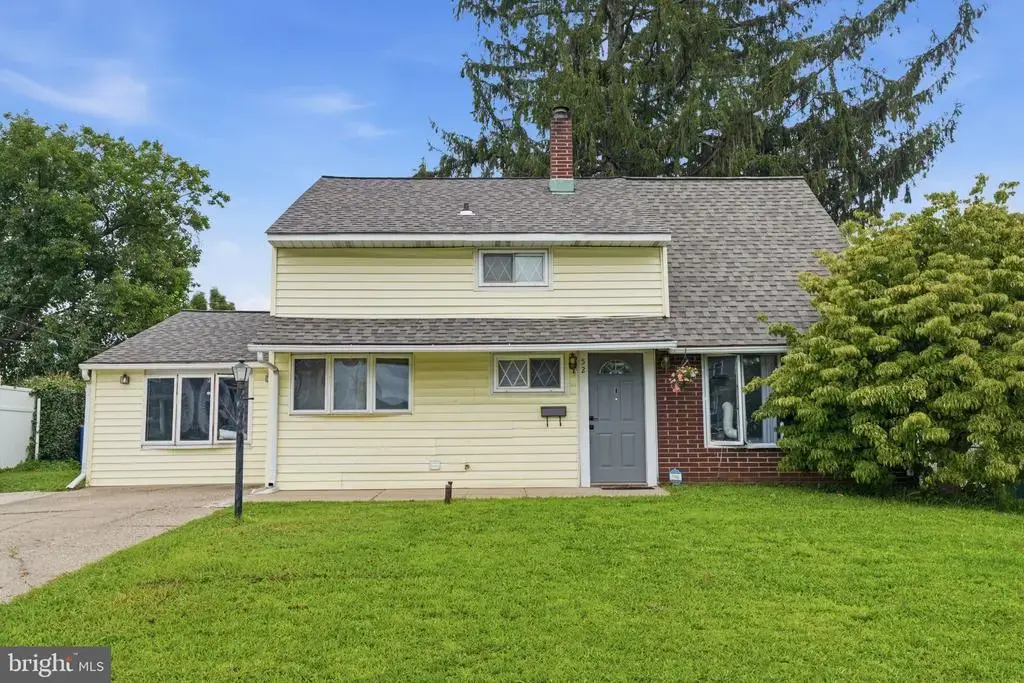 52 Robin Hill Ln, LEVITTOWN