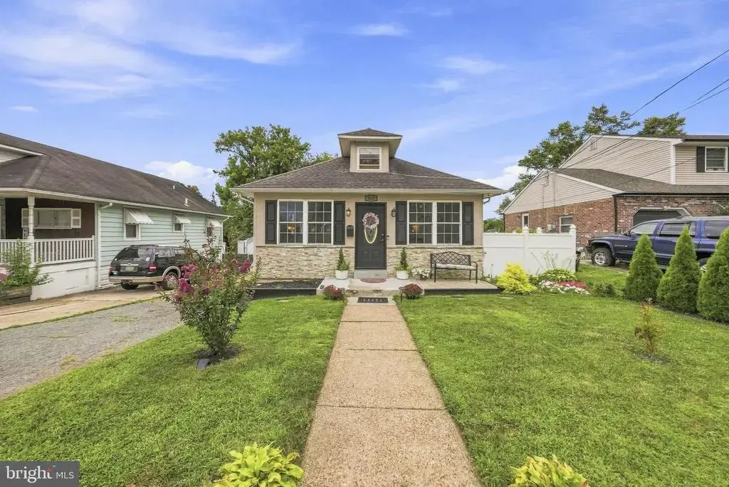 162 S Fellowship Rd, MAPLE SHADE