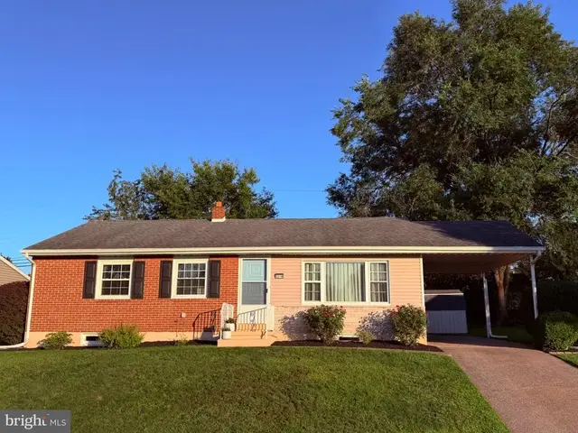 5218 Oxford Dr, Mechanicsburg