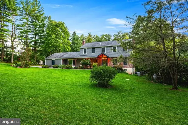 9 Old Covered Bridge Rd, Newtown Square