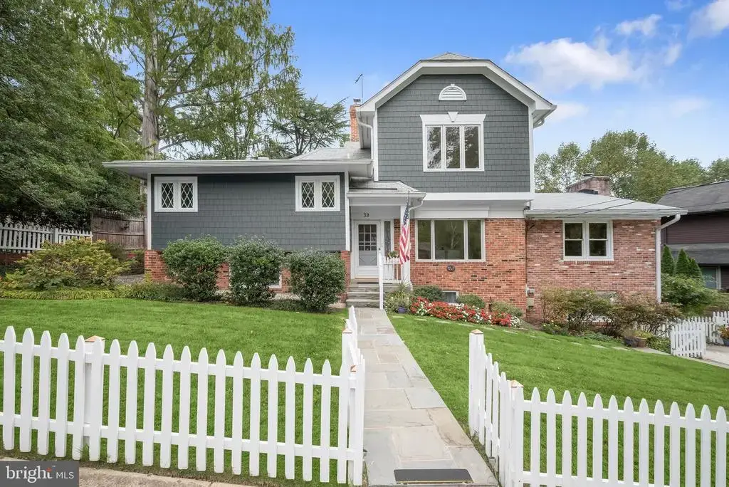 39 Wellesley Cir, GLEN ECHO