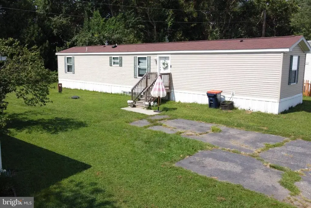 122 Boxwood Rd, MIDDLETOWN
