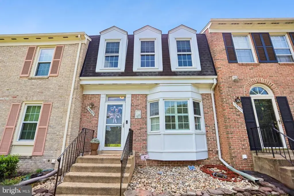 13403 Foxhole Dr, FAIRFAX