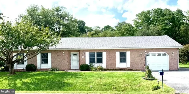 15 Plantation Dr, Hagerstown