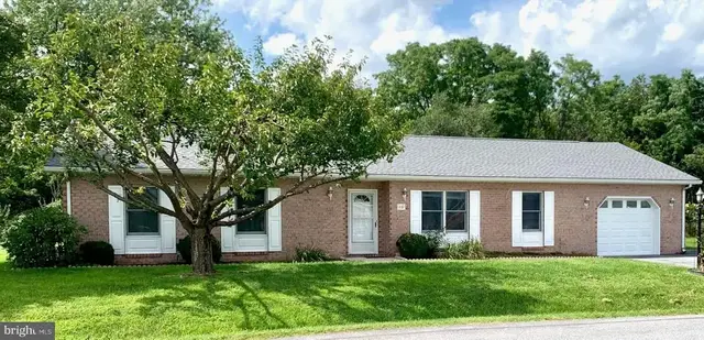 15 Plantation Dr, Hagerstown