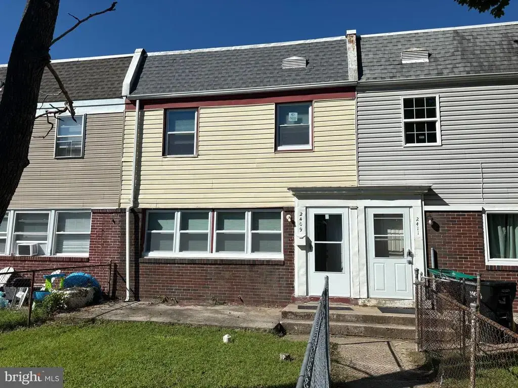 2409 Bloomsdale Rd, LEVITTOWN