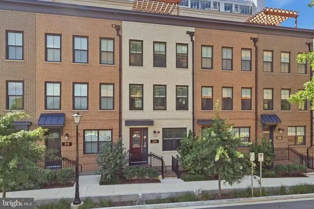 214 Canal Center Plz, Alexandria