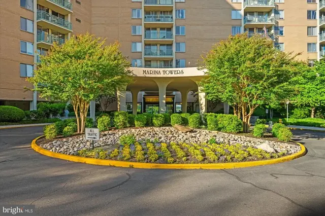 501 Slaters Ln #611, Alexandria