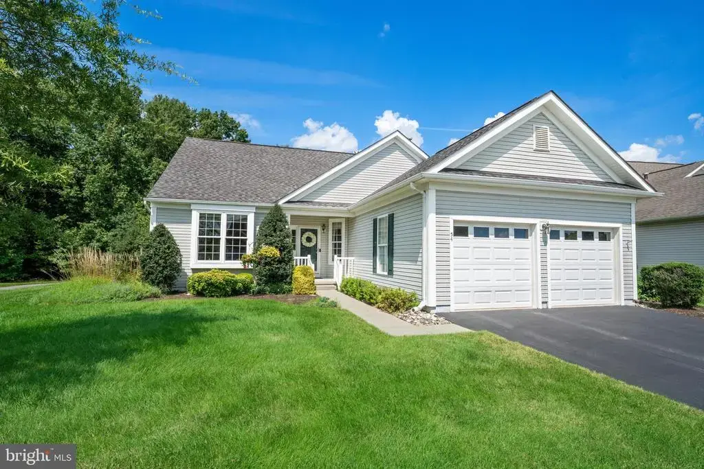 54 Springmill Dr, MIDDLETOWN