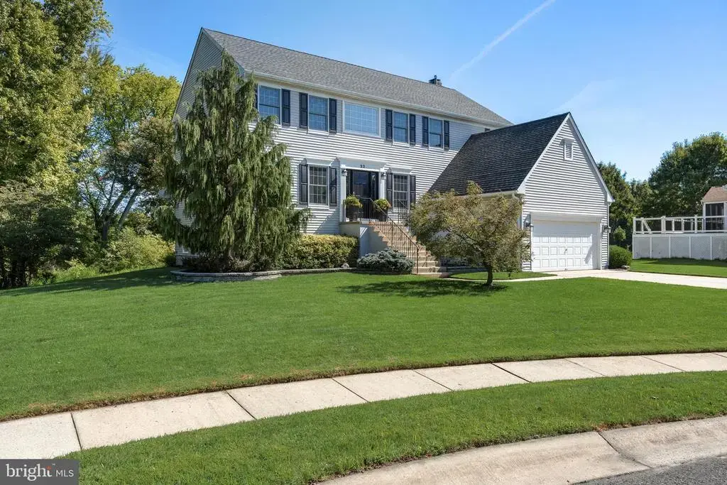 22 Andover Dr, MEDFORD