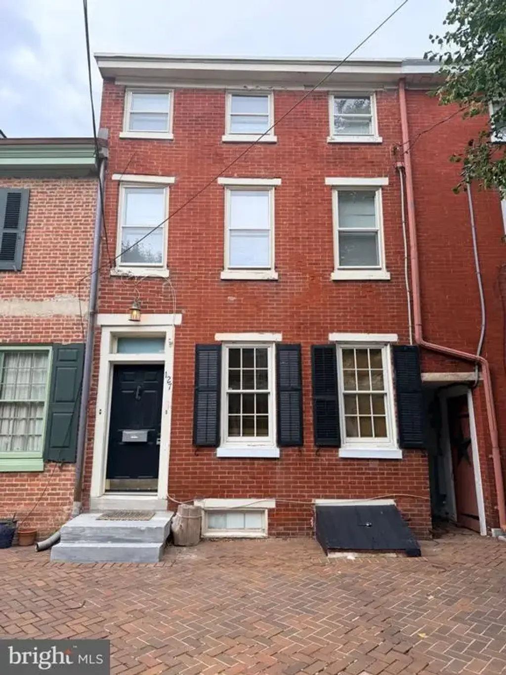 127 E Union St, BURLINGTON