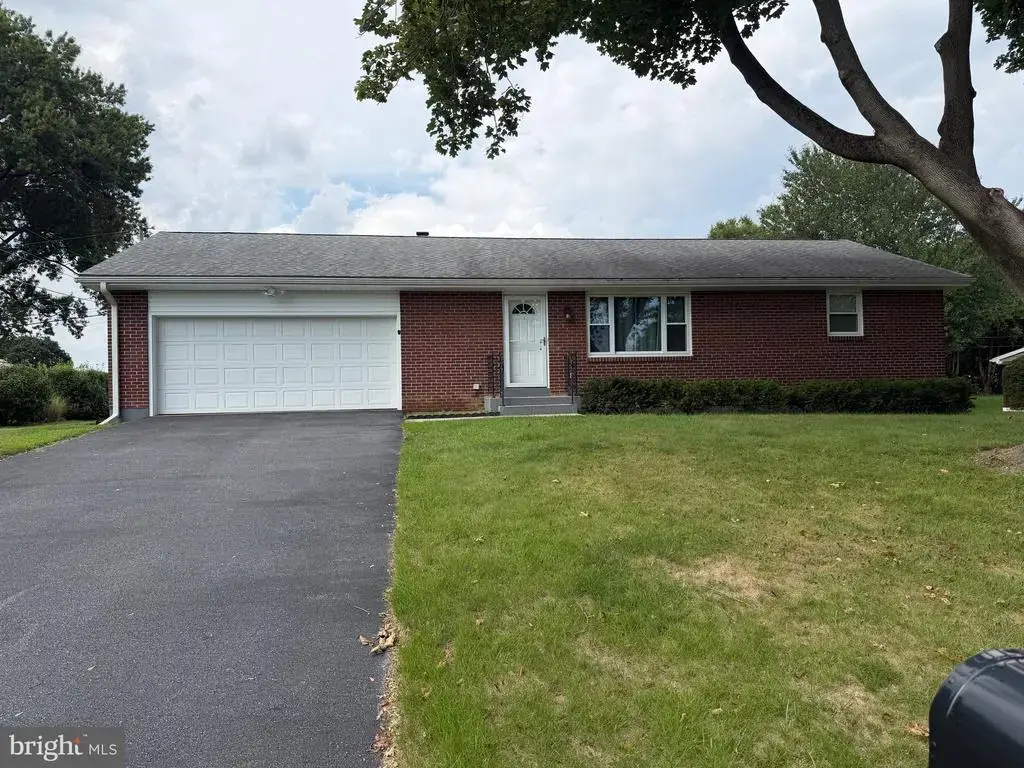 2633 Sutton Pl S, LANCASTER