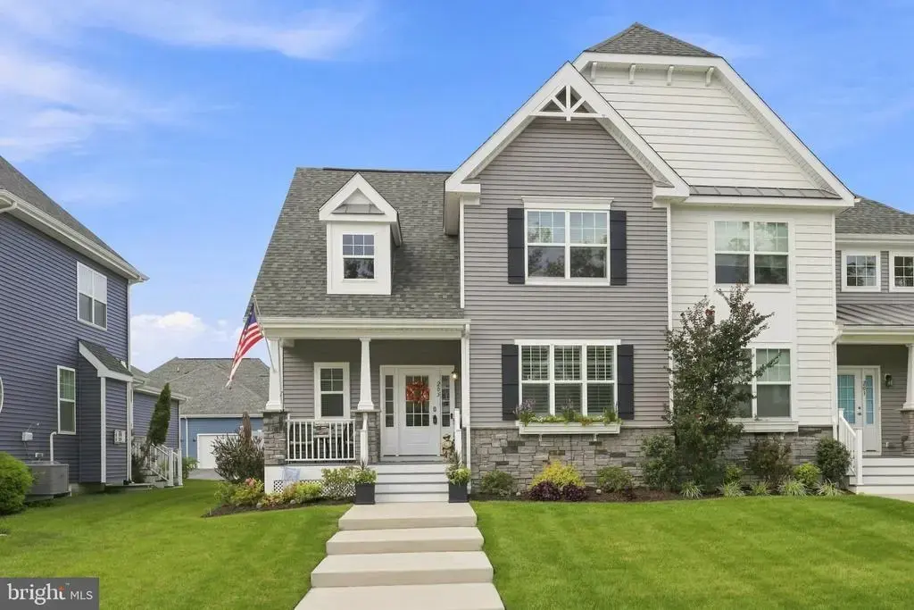 205 Lantern Ln, MILTON