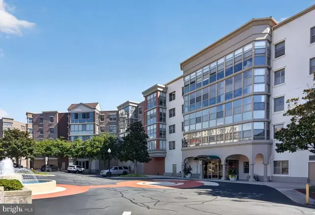 19360 Magnolia Grove Sq #414, Leesburg