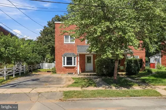 711 Skyline Dr, Lancaster