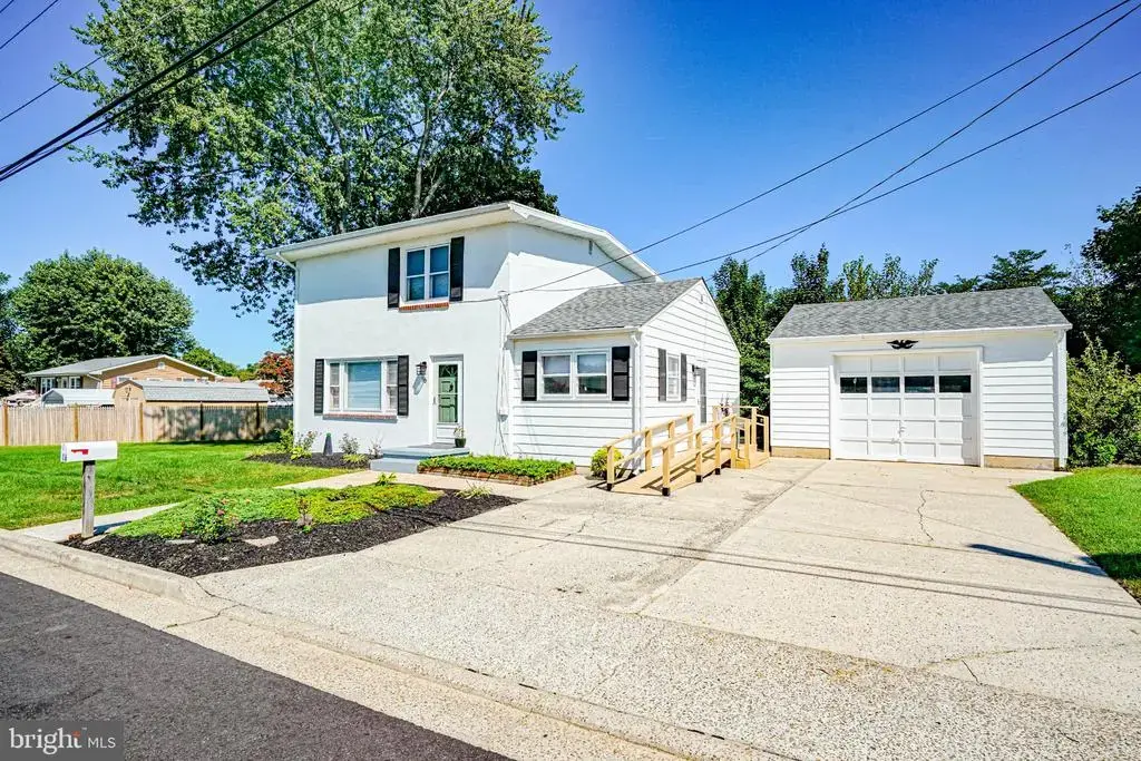 16 Eaton Rd, PENNSVILLE