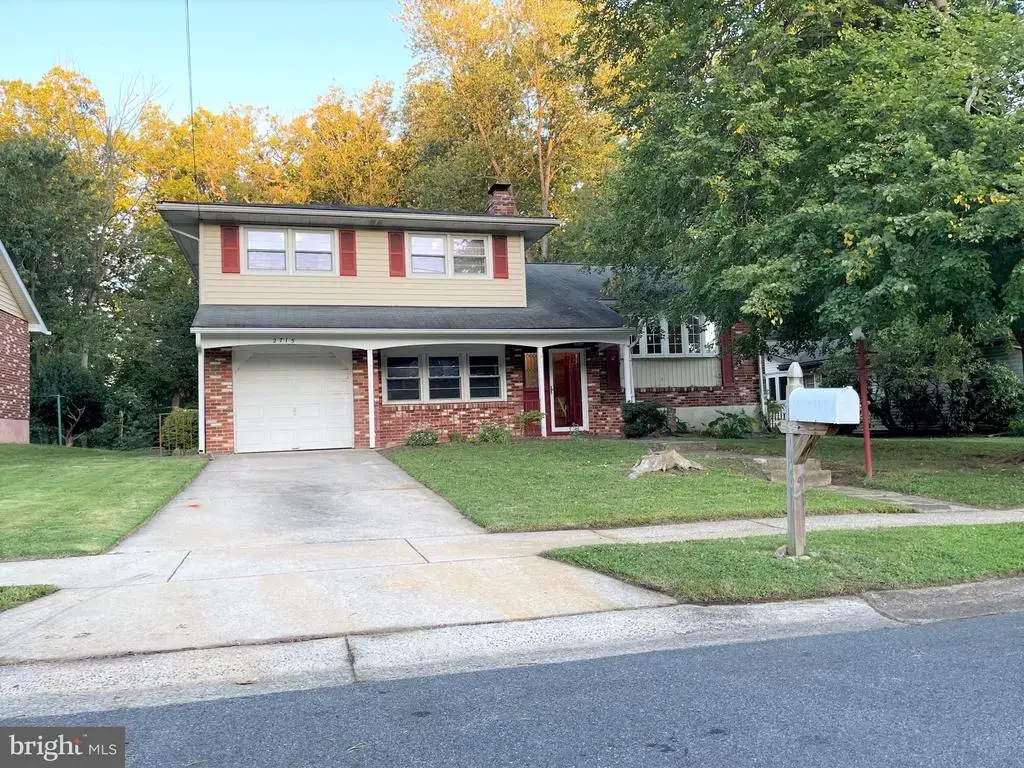 2715 E Riding Dr, WILMINGTON