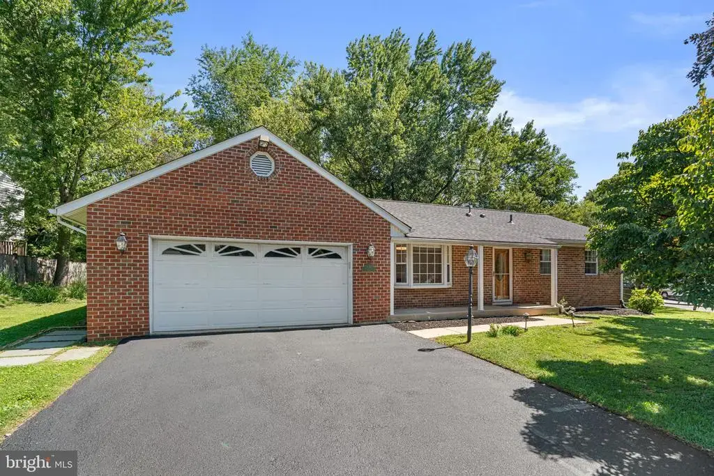 24101 Log House Rd, GAITHERSBURG