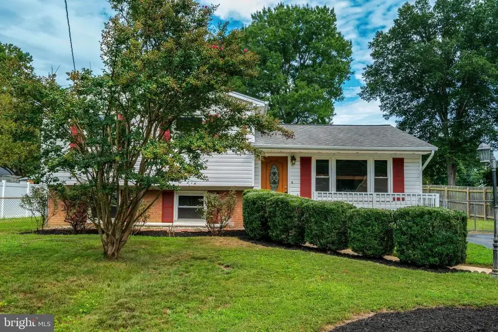 8009 Noel St, ALEXANDRIA
