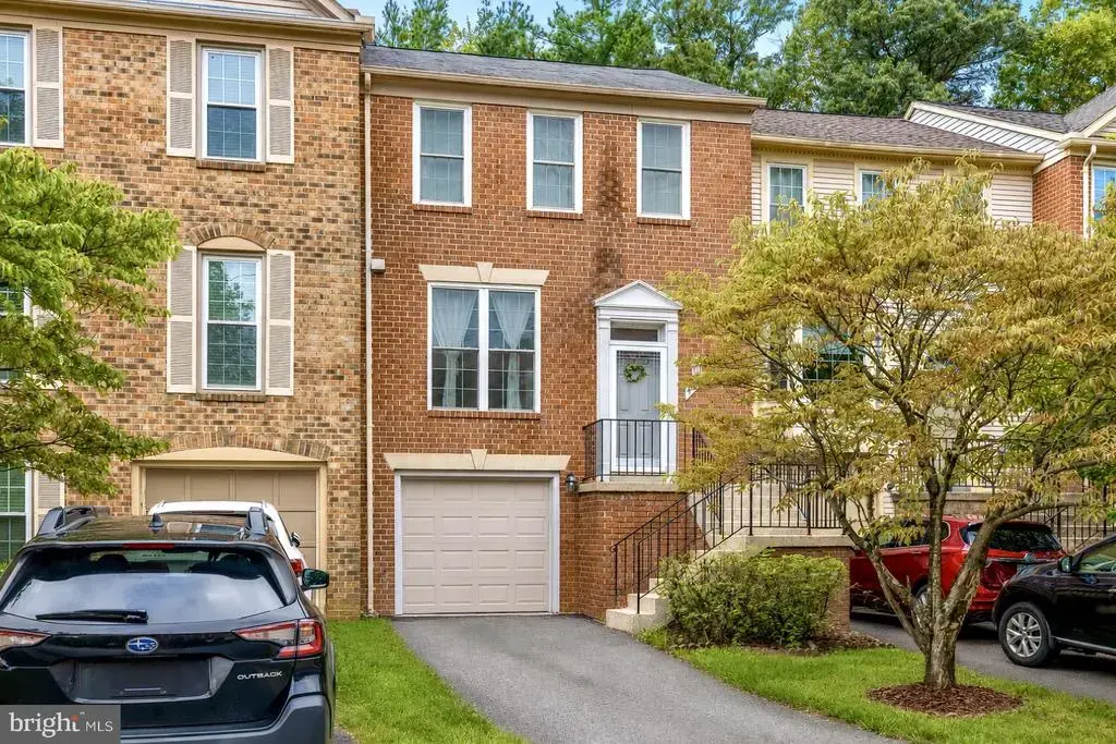 4267 Fox Lake Dr, FAIRFAX