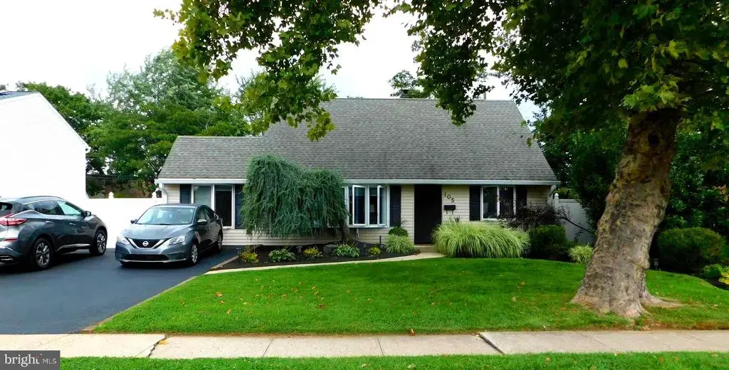 105 Queen Lily Rd, LEVITTOWN