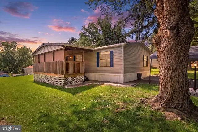 22 Magnolia Ln, Carlisle