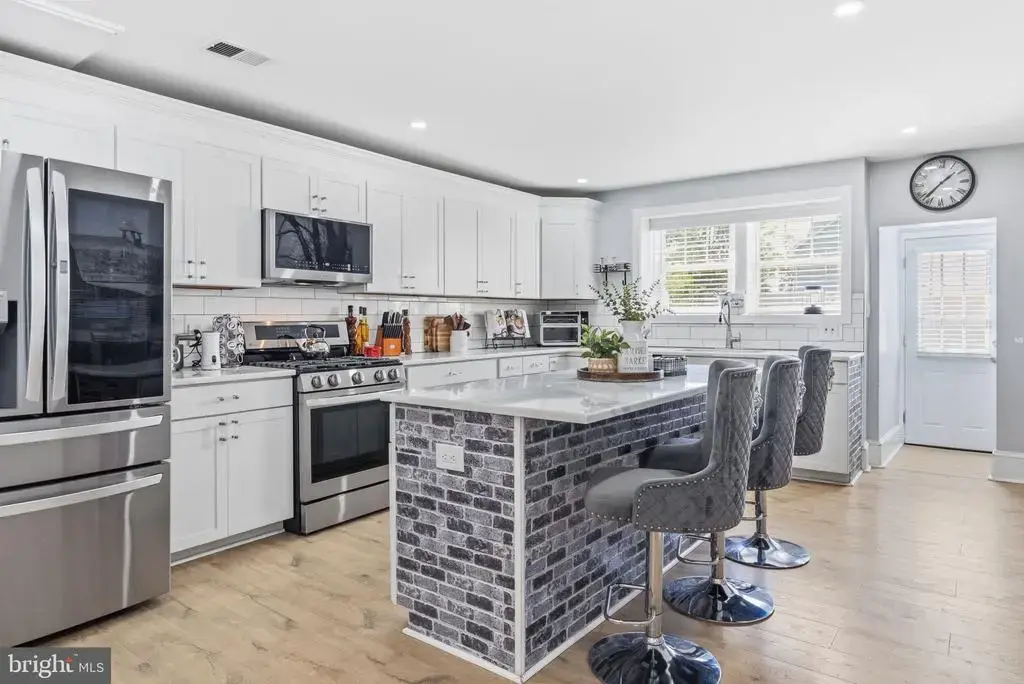 902 W Park Sq, PROSPECT PARK