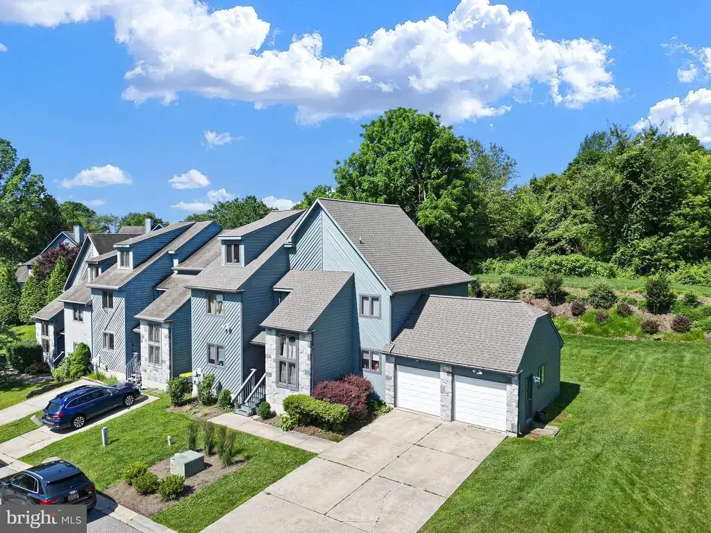 109 Foxfire Dr, NEWARK
