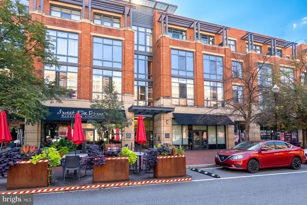 520 John Carlyle St #422, ALEXANDRIA