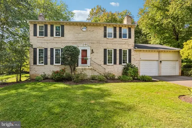 1360 Snow Meadow Ln, Mclean
